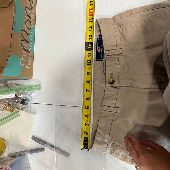 Vineyard Vines Khaki Breaker Chino Preppy Shorts - Size 30 - Picture 6 of 7